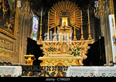 Le elegantemente decorato interno della chiesa di San Giacomo di corte a Santa Margherita Ligure, Italia Foto Stock