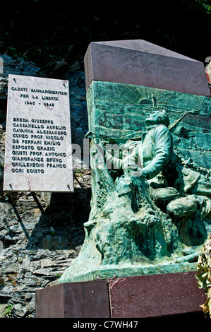 Una appartata area tranquilla contenente un memoriale di guerra per i residenti che è morto nella Seconda guerra mondiale, Santa Margherita Ligure, Italia Foto Stock