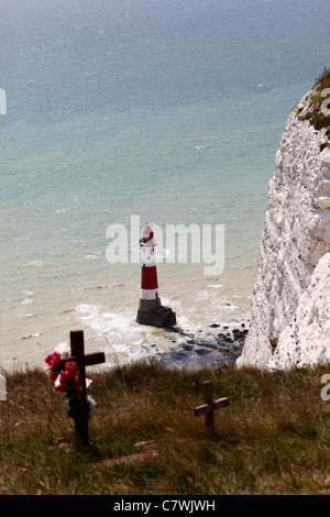 Attraversa vicino a Beachy Head e del faro ( focus sul faro ) , vicino a Eastbourne , East Sussex , in Inghilterra . Foto Stock