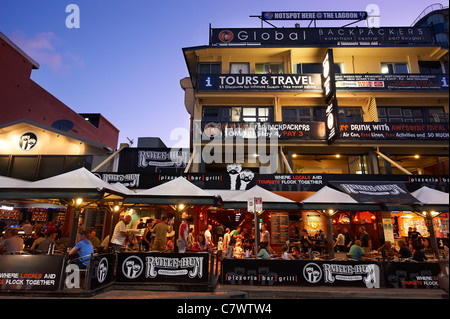 Rattle N Hum Bar e Grill & Global Backpackers, Cairns Esplanade, Cairns North Queensland Australia Foto Stock