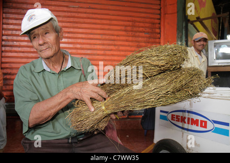 Managua Nicaragua,America Centrale,Mercado Roberto Huembes,mercato,shopping shopper shopping shopping negozi mercati mercato acquisti vendita, vendita al dettaglio Foto Stock