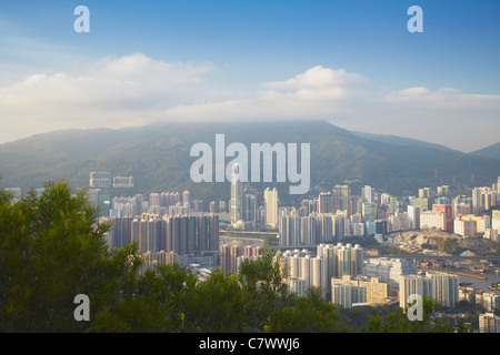 Vista di Tsuen Wan da Tsing Yi, Hong Kong, Cina Foto Stock