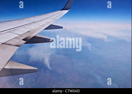 Volando sopra la boccola incendi, Queensland centrale Australia Foto Stock