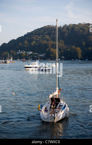 Azzurro acqua,spingere la barca galleggiante,l'imbarcazione,,Stazioni di panico,avrai bisogno di una barca più grande,mano sinistra giù un po', Foto Stock