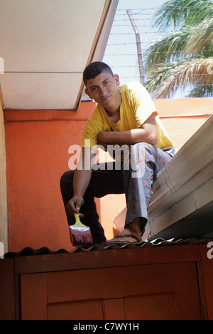 Managua Nicaragua,Hotel Villa Angelo,uomo ispanico uomini maschio adulti,giovane,manutenzione,lavoratore,lavoratori,capannone di pittura,lavoro,lavoro,lavoratore dipendente WO Foto Stock