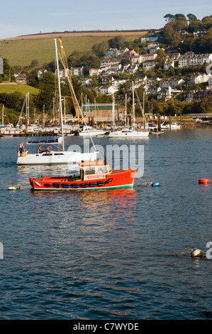 Dittisham traghetto con Kingswear, luminoso, luminosamente, cabina, calma, colorato, colorato, colorato, colorato, artigianato, dart, Dartmouth Foto Stock