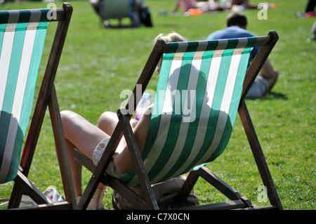 Registrare la rottura 29C caldo nel parco verde di Londra il 1° ottobre 2011 Foto Stock