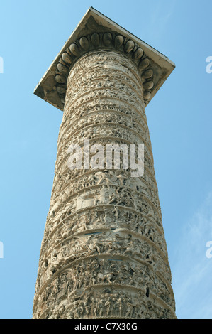 L'imperatore Marco Aurelio colonna Piazza Colonna Roma Italia Foto Stock