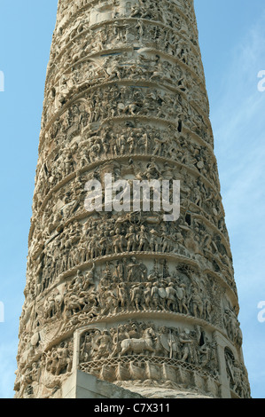 L'imperatore Marco Aurelio colonna Piazza Colonna Roma Italia Foto Stock