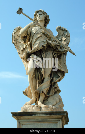 Statua di angelo Ponte Sant Angelo Roma Foto Stock