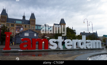 Rijksmuseum come visto da musuemplein, Amsterdam, Paesi Bassi Foto Stock