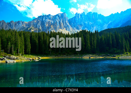 Lago di Carezza/Lago di Carezza Nova Levante Provincia di Bolzano-Bolzon Italia Foto Stock
