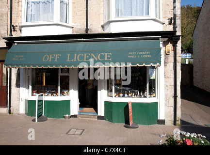 Locali licenza off nel villaggio di birra in Devon Foto Stock