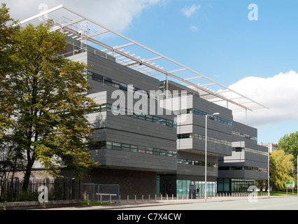 La Alan Turing building, Università di Manchester, Inghilterra, Regno Unito. Architetti Sheppard Robson, 2007. Foto Stock