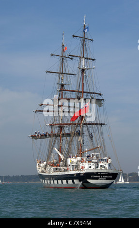 Poppa di Stavros S Niarchos sotto potenza in Southampton acqua. Foto Stock