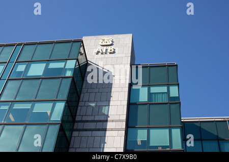 AIB Allied Irish Bank International Center sede AIB i mercati dei capitali di Custom House Quay, Dublin, Irlanda. Foto Stock