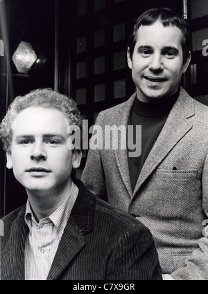 SIMON AND GARFUNKEL US doppiò vocale nel 1967 con Paul Simon at Right e Art Garfunkel Foto Stock