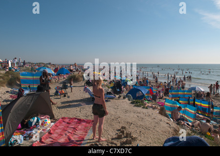 Il più caldo il ottobre giorno mai registrata nel Regno Unito. La spiaggia affollata a West Wittering, West Sussex, Regno Unito. 1 ottobre Foto Stock