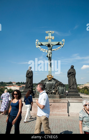 Praga, Repubblica Ceca - Statua di Gesù sul Ponte Carlo Foto Stock