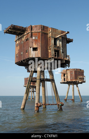 Un tempo di guerra abbandonato fort presso il Red Sands visibile da Kent ed Essex. Foto Stock