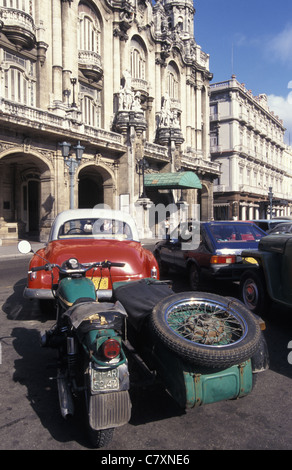 Cuba, La Habana: veicoli in strada Foto Stock