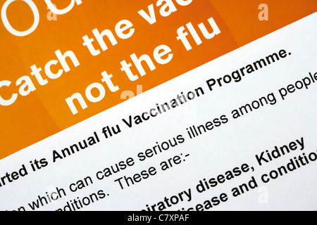 Lettera dalla chirurgia GPs invitando a partecipare nell'influenza annuale programma di vaccinazione Foto Stock