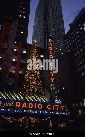 Stati Uniti d'America, New York City, Manhattan, decorazioni di Natale Foto Stock