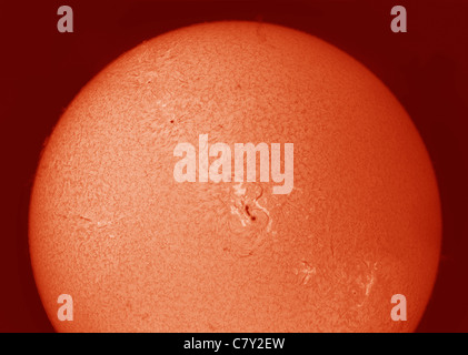 Superficie del Sun fotografato in idrogeno alfa su 28.9.11 con sunspot 11302 prominente nel centro Foto Stock