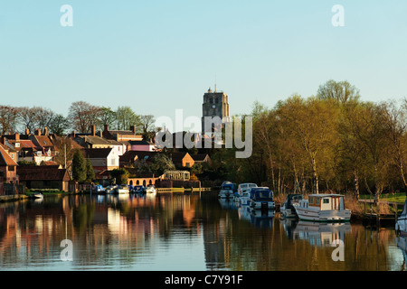 Tranquillo fiume Waveney a Beccles, Suffolk, Inghilterra, Regno Unito Foto Stock