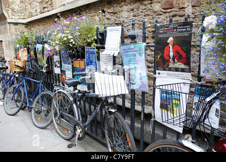 Studente biciclette Cambridge Regno Unito Foto Stock