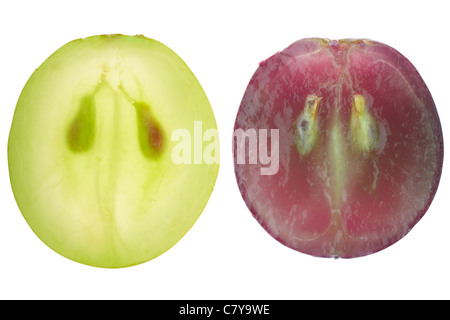 Il rosso e il verde acino sezione isolata Foto Stock