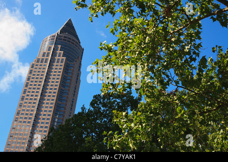 La fiera torre in Frankfurt am Main noto come il Messeturm. Foto Stock