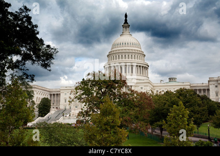 Nuvole di tempesta e il cielo grigio, oltre il Campidoglio, Washington DC, Stati Uniti d'America Foto Stock