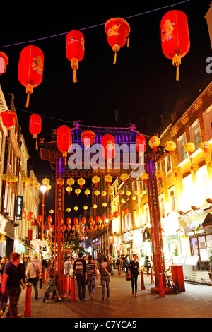 Lanterne rosse in Chinatown, Londra, Inghilterra Foto Stock