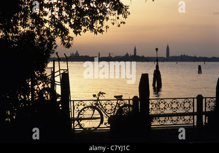 L'Italia, Veneto, Venezia e il Lido di Venezia al tramonto Foto Stock