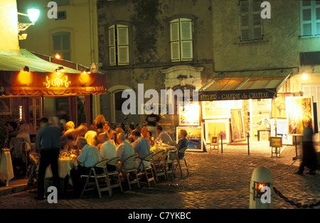 Francia - Cote d'Azur, Saint Tropez, ristorante sul vicolo Foto Stock
