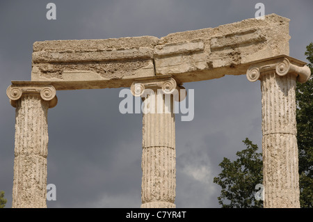 Arte greche. Il Philippeion. Realizzato da Leochares nella celebrazione di Filippo la vittoria nella battaglia di Chaeronea (338 a.C.). Olympia. Foto Stock