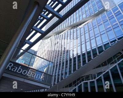 Moderni edifici per uffici con Rabobank segno zuidas Amsterdam, Paesi Bassi Foto Stock