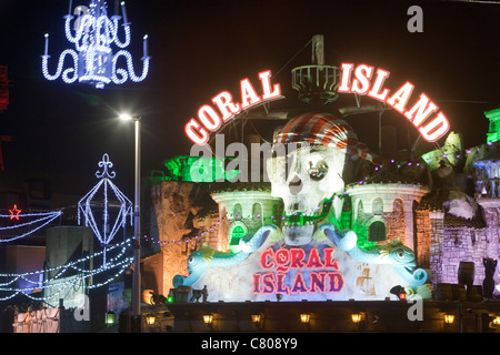 Promenade di Blackpool accesa durante l'annuale Luminarie di Blackpool, Lancashire, Regno Unito. Foto Stock