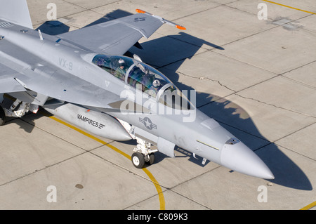 Un'F/A-18 Hornet eccellente dell'U.S. Aria marina il test e la valutazione del squadron. Foto Stock