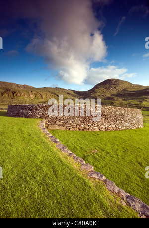 Un anello di pietra forte vicino a Waterville sul Ring di Kerry nella Contea di Kerry, Irlanda Foto Stock