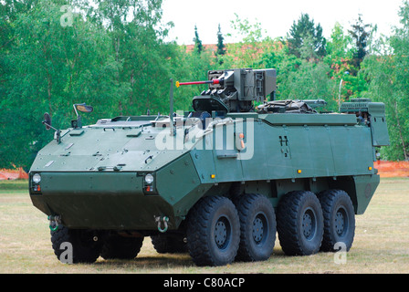 Un esercito belga Piranha IIIC con la FN frecce Remote Weapon System torretta. Foto Stock