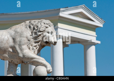 Lion statua Prymorsky bul Vorontsov Palace Odessa Odessa Ucraina Foto Stock