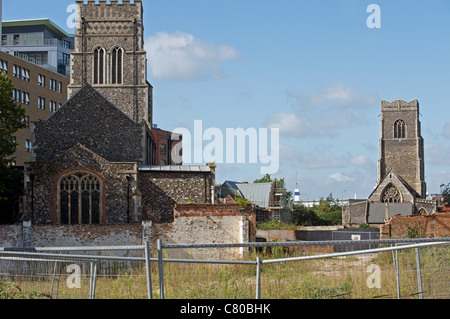 St Mary's presso il molo e la Basilica di San Pietro sia in disuso chiese naviganti, Ipswich, Suffolk, Regno Unito. Foto Stock