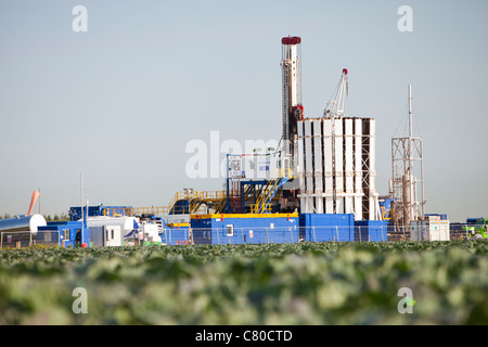 Test di un sito di perforazione per gas di scisto banche vicino alla periferia di Southport, Lancashire, Regno Unito. Foto Stock