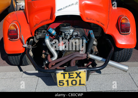 Ricondizionare il motore di vintage VW Beetle a caso a Brighton, Inghilterra, Regno Unito Foto Stock