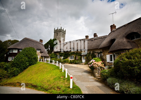 Cottage con il tetto di paglia nel villaggio di Godshill sull'Isola di Wight in Inghilterra Foto Stock