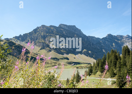 Una panoramica delle montagne svizzere in Engelberg (Angelo della Montagna) vicino alla città di Lucerna. Foto Stock