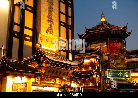 Cina, Shanghai, il Giardino di Yuyuan shopping centre Foto Stock