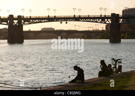 Francia, Toulouse, Fiume Garonne, Pont St Pierre Bridge Foto Stock